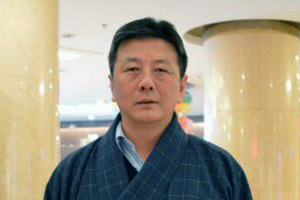 翻譯獎：藏文譯漢文作者：久美多杰（藏族）         創作感言　　民族文學的翻譯是民族間的文化交流，它起著溝通各族人民思想感情的橋梁與紐帶作用，對于促進各民族之間互相理解、相互尊重，增進團結友誼、構建和諧社會具有重要的意義。感謝中國作家協會，獎勵了我一匹駿馬，鼓勵我繼續做好文學翻譯工作。我會珍惜這份榮譽。