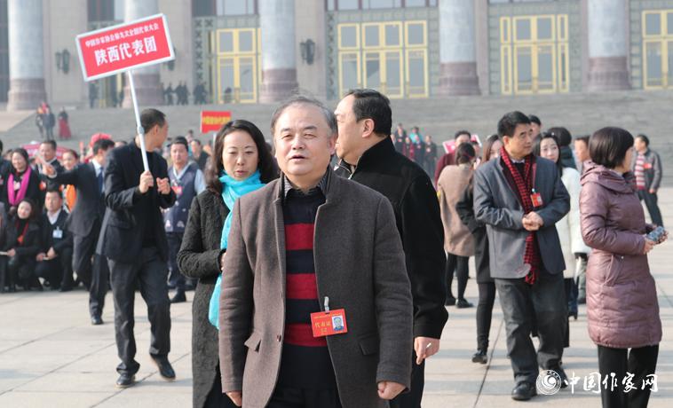 11月30日，大會(huì)開(kāi)幕式結(jié)束，與會(huì)代表走出會(huì)場(chǎng)。