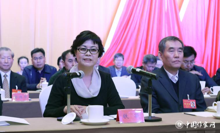 12月1日，中國(guó)作協(xié)九代會(huì)第二次全體會(huì)議召開(kāi)，鐵凝主持會(huì)議。