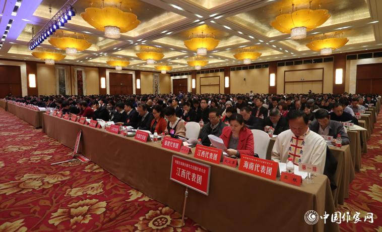 12月1日，中國(guó)作家協(xié)會(huì)第九次全國(guó)代表大會(huì)第二次全體會(huì)議召開(kāi)。