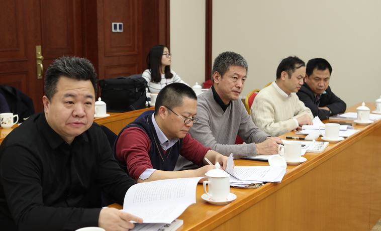 12月1日，中國(guó)作協(xié)代表團(tuán)分組學(xué)習(xí)討論。