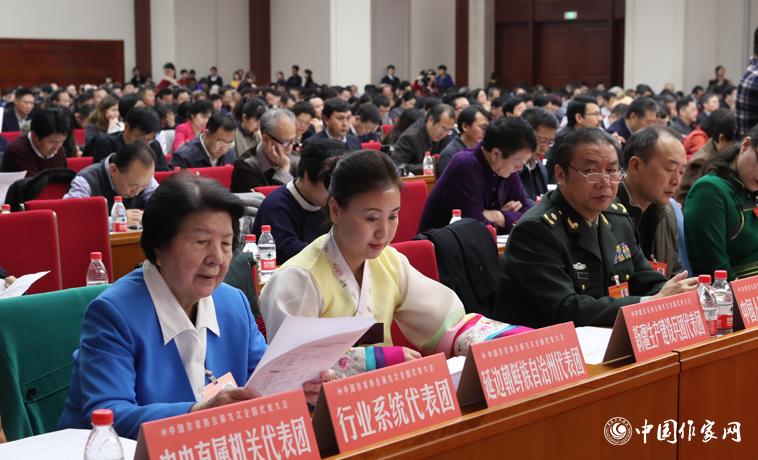 12月3日，中國(guó)作家協(xié)會(huì)第九次全國(guó)代表大會(huì)閉幕。