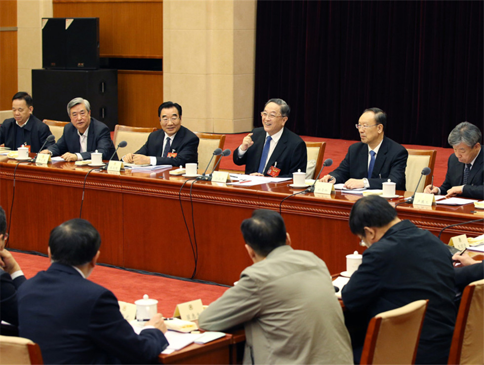俞正聲看望社會(huì)科學(xué)、新聞出版界委員并參加討論