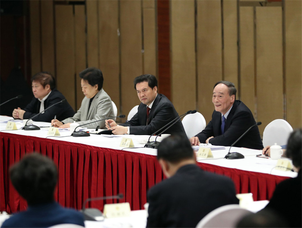 王岐山看望共青團(tuán)、總工會(huì)、婦聯(lián)、青聯(lián)界委員并參加討論