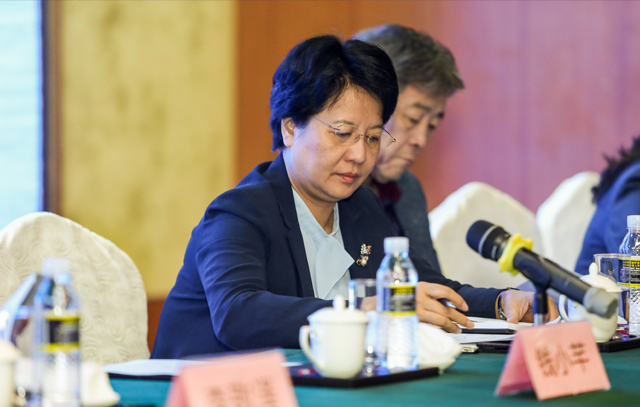 海南省委常委、宣傳部部長肖鶯子出席論壇開幕式并致辭