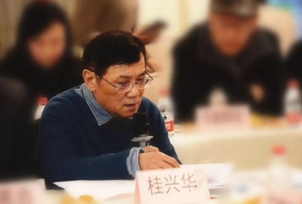 從《鄧小平之歌》到《興業路上》——桂興華長詩座談會紀要為了紀念中國改革開放40周年，經過國家廣播電視新聞出版總局的審核批準，上海著名詩人桂興華先生20多年前寫作的《鄧小平之歌》今年馬上要出版新的朗誦版。同時為了迎接建黨100周年，桂先生正在創作一部長詩《興業路上》，是列入上海市重大文藝創作項目重要的作品，今天我們就圍繞這兩部作品舉行一個研討會……[詳細]