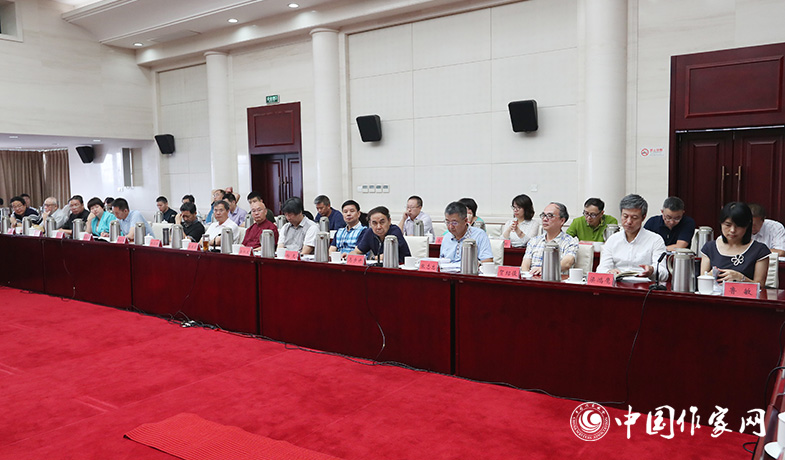 7月28日，第七屆魯迅文學(xué)獎(jiǎng)各評(píng)委會(huì)全體會(huì)現(xiàn)場(chǎng)