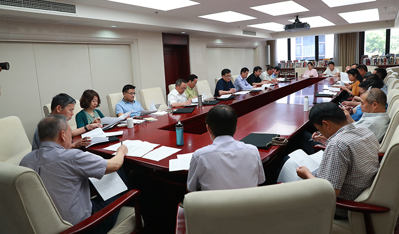 第一次全體會后召開大組見面會，各組評委討論工作