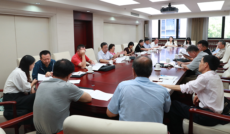 第一次全體會后召開大組見面會，各組評委討論工作