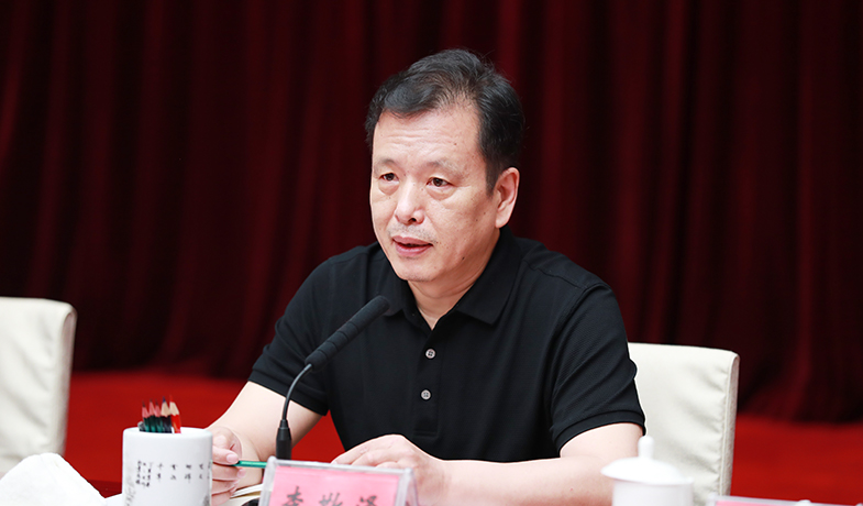 第一次全體會上，評委會副主任李敬澤就《評獎條例》和《評獎細則》作講解說明