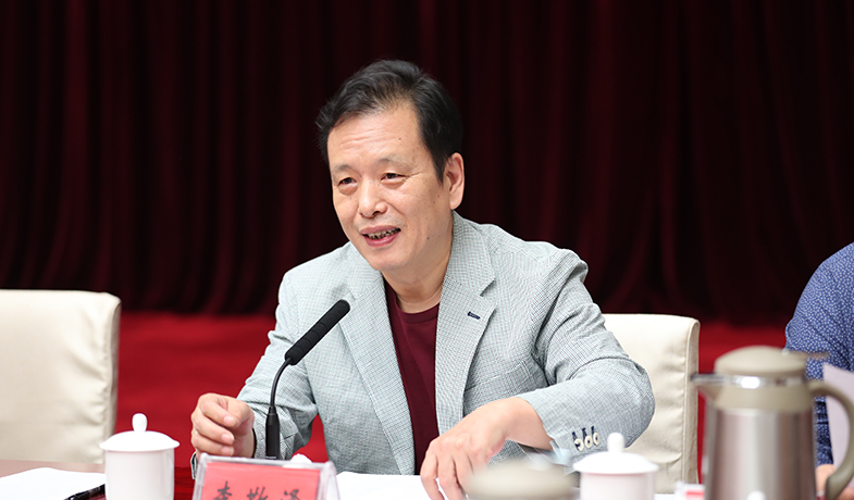 8月16日，評委會副主任李敬澤在第七次全體會上作投票說明、宣布計票結果并公布獲獎作品