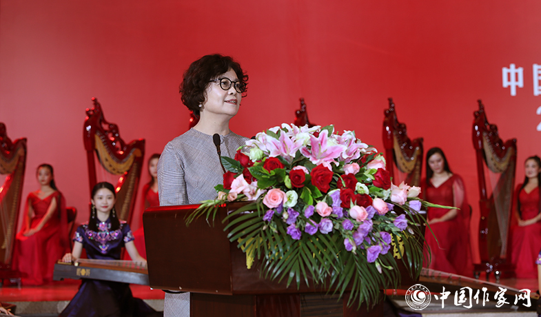 中國作協主席、第十屆茅盾文學獎評委會主任鐵凝致辭