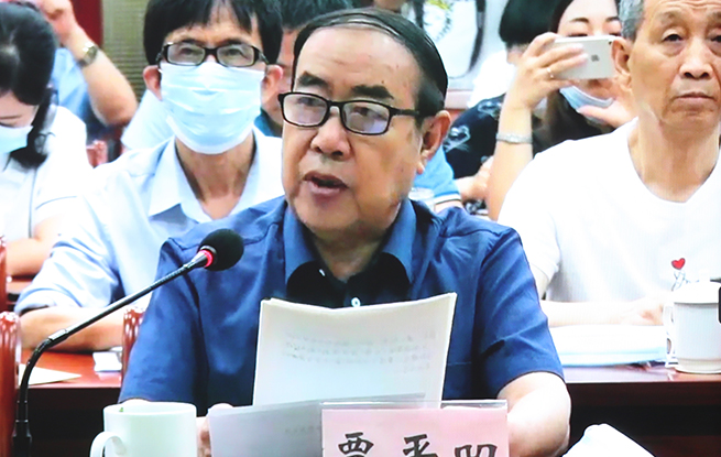 作家賈平凹在陜西作協分會場發(fā)言