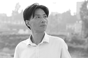 散文獎：《那條叫清江的河》作者：徐曉華(土家族)         獲獎感言　　這份殊榮不是我一個人的，而是我們警隊的榮光。這絕不是一句套話。我是一名有36年警齡的基層警察，在打擊違法犯罪、維護社會治安、服務(wù)人民群眾的過程中，與市民、村民們建立了深厚的情誼，也得到了他們的理解、支持和信任。這充分地體現(xiàn)于我的創(chuàng)作過程和作品中……