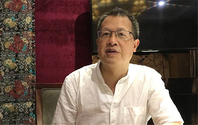 羅偉章《誰在敲門》：每個(gè)時(shí)代下的人們，骨髓里都敲打著古歌