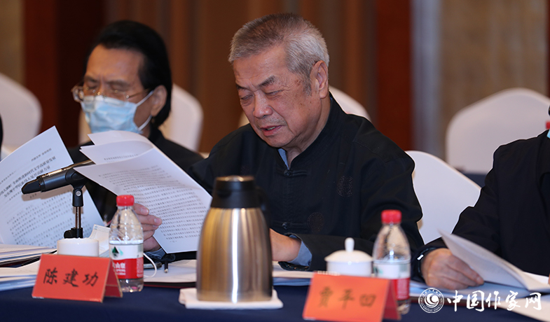12月12日，中國作家協會第九屆主席團第九次會議在京舉行。