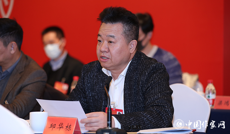 12月12日，中國作家協會第九屆全國委員會第六次全體會議在京舉行，中國作協書記處書記邱華棟宣讀會議文件