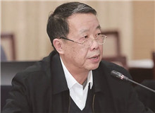 胡平：《講話》精神的發(fā)揚光大《講話》是毛澤東同志影響最深遠的著作之一，文藝界從未間斷過對其精神的學習、理解和貫徹。[詳細]