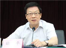 【張　平】	張麗軍丨《張平長篇小說：無比廣闊的現(xiàn)實(shí)主義道路》；	閻秋霞丨《張平：對百姓立場、中國敘事、民本美學(xué)的堅(jiān)守》。