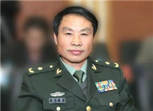 【周大新】	李丹夢丨《周大新小說的文化闡釋——由<湖光山色>說開去》；	李杰俊丨《作為“還鄉(xiāng)”的周大新小說》。