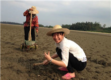 三生三笑：現實題材，莫在空中起樓閣“我曾經加入過某某行當，現在想要寫一段那樣的經歷，是不是就能夠大火？”[詳細]