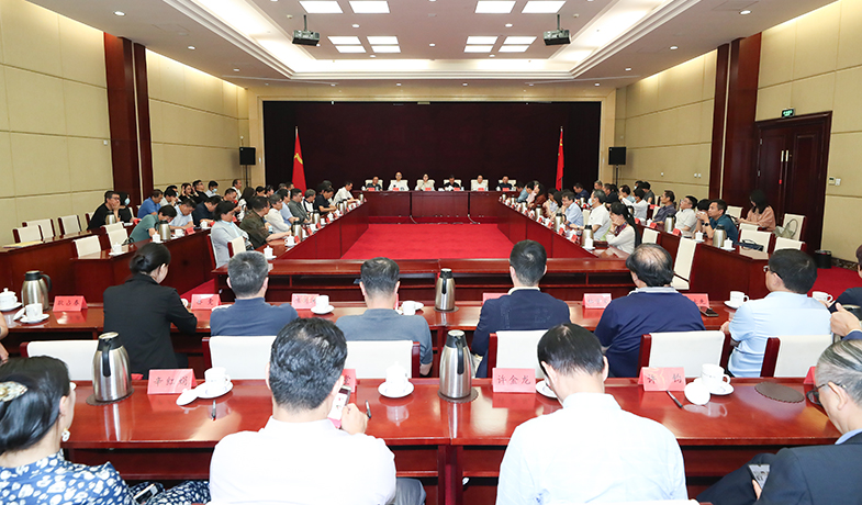 8月25日，第八屆魯迅文學獎各獎項評獎委員會最后一次全體會議在京舉行