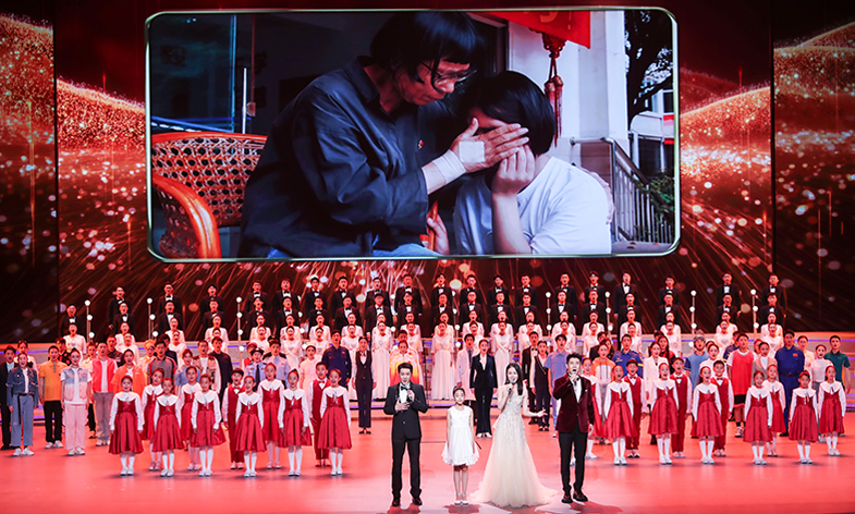 蔡國慶、龔爽、馬佳、田覓蜜演唱歌曲《新征程，我們一起遠航》