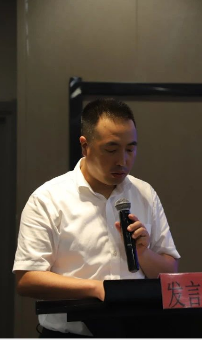 呼倫貝爾市翻譯家協會副主席、秘書長陳巴爾虎旗文聯副主席慶和