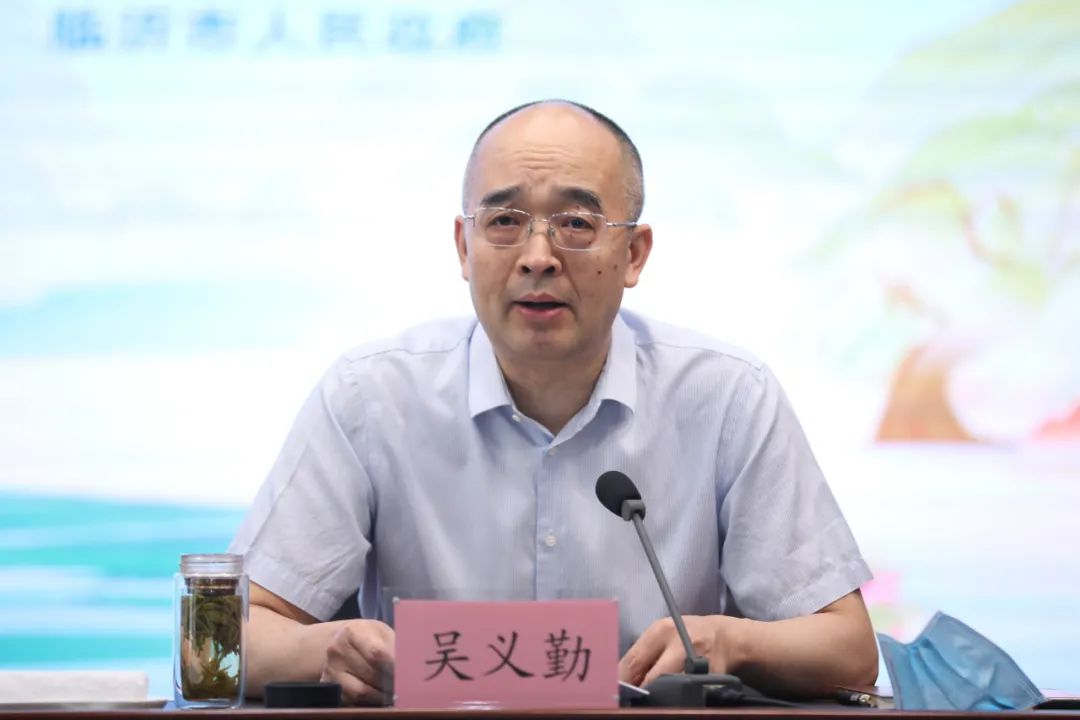 中國作協(xié)副主席、書記處書記吳義勤主持會(huì)議并作總結(jié)講話