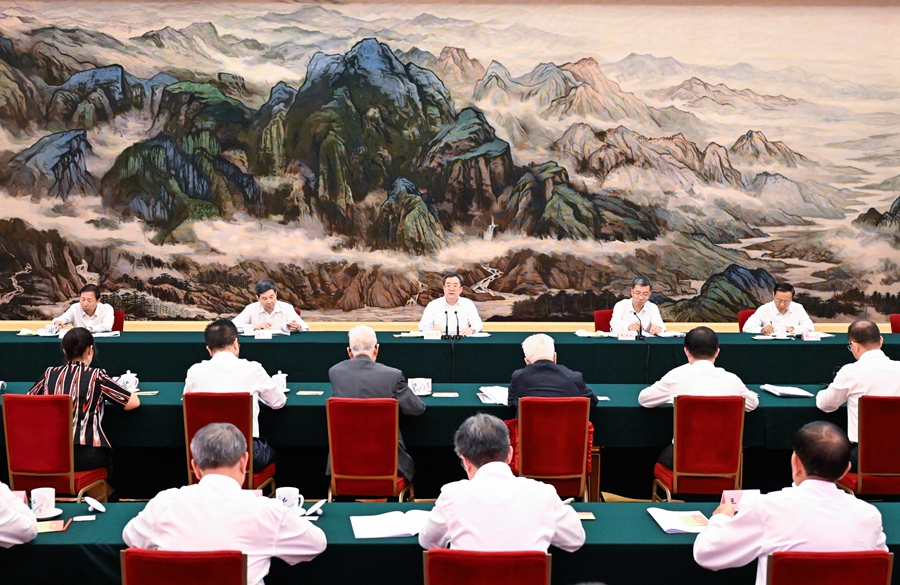 9月9日，全國優秀教師代表座談會在北京召開。中共中央政治局常委、國務院副總理丁薛祥出席會議，傳達習近平致信和李強批示并講話。新華社記者 申宏 攝