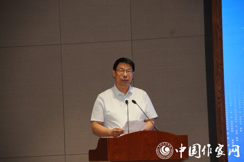 中國科普作家協(xié)會(huì)副理事長(zhǎng)尹傳紅致辭
