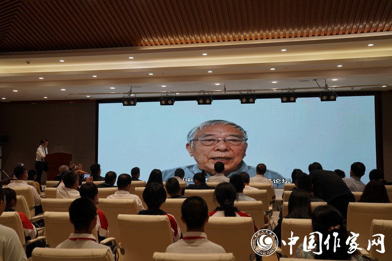 北京元宇科幻未來技術(shù)研究院名譽(yù)院長(zhǎng)王晉康致辭