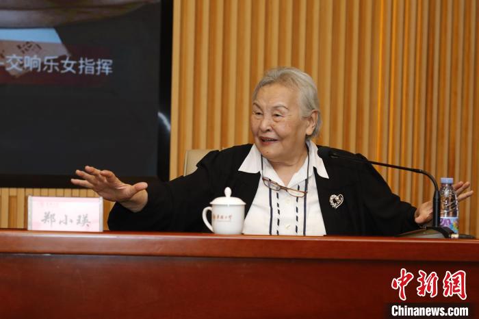 10月18日，鄭小瑛走進華僑大學泉州校區，為學子們帶來專題講座——“洋戲中唱”藝術分享會。劉沛 　攝
