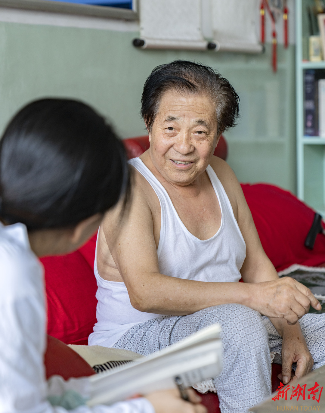 7月27日，賈家莊村村民任彥雄講述當(dāng)年馬烽在村里的往事。