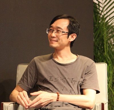 黃德海，《思南文學選刊》副主編，中國現代文學館特聘研究員。著有《世間文章》《詩經消息》《書到今生讀已遲》《馴養生活》等。曾獲第八屆“唐弢青年文學研究獎”、第十七屆“華語文學傳媒盛典·年度文學評論家”、第三屆“山花文學雙年獎·散文獎”。