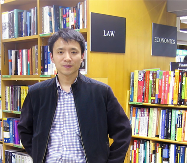  飛廉，本名武彥華，河南項城人，畢業于浙江大學，著有詩集《不可有悲哀》《捕風與雕龍》，參與創辦民刊《野外》《詩建設》，獲陳子昂詩歌獎、蘇軾詩歌獎，現居杭州。