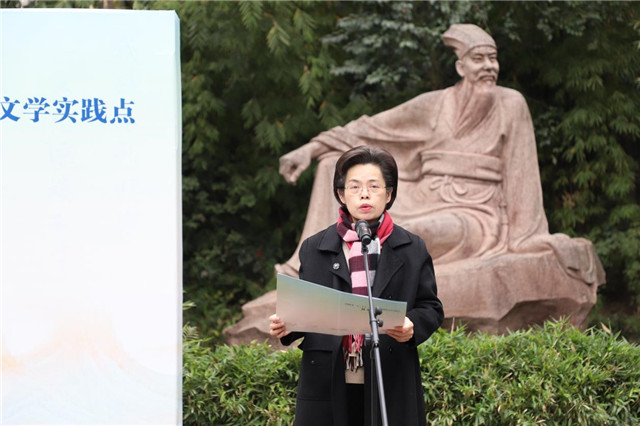 眉山市委常委、宣傳部部長何迎曉致辭