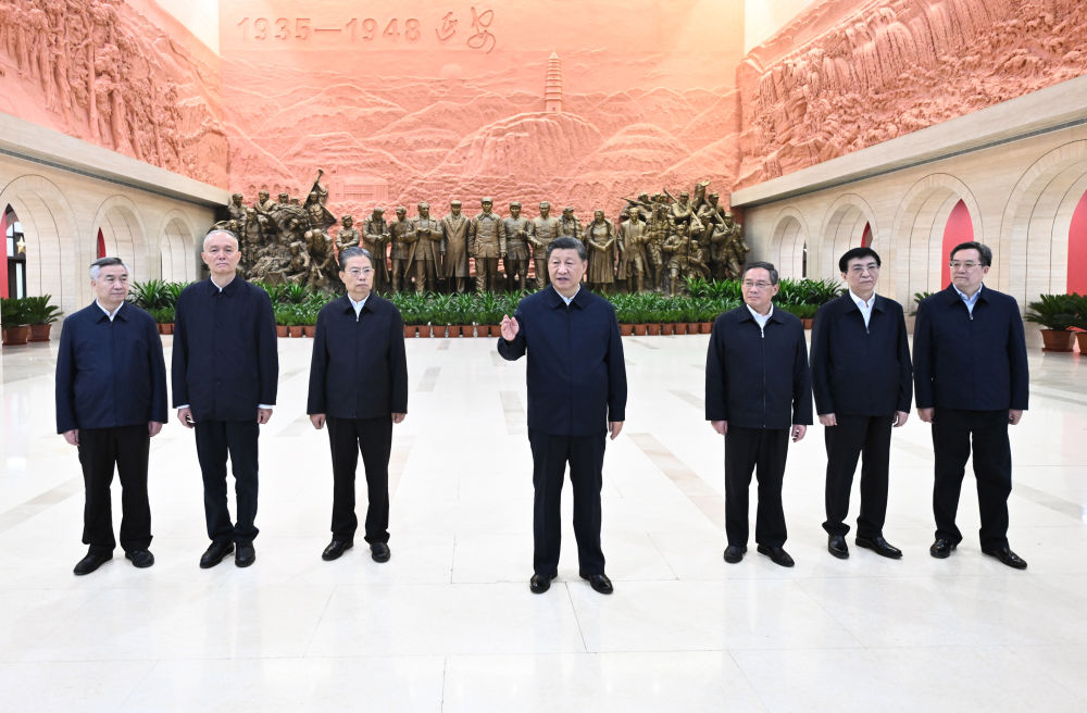 2022年10月27日，習近平在延安革命紀念館參觀《偉大歷程——中共中央在延安十三年歷史陳列》結束時發表重要講話。新華社記者 燕雁 攝