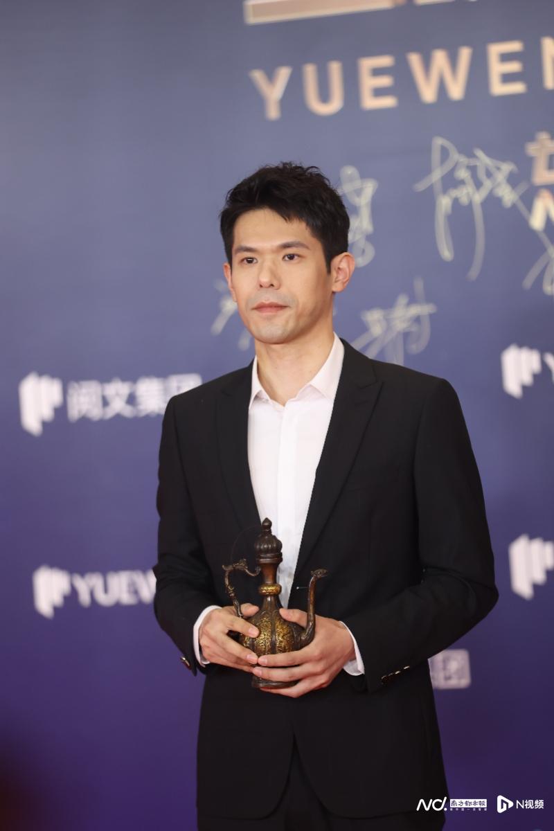網文作家怪誕的表哥。