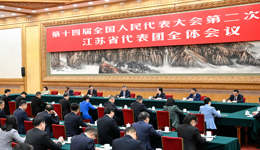 3月5日，中共中央總書記、國家主席、中央軍委主席習(xí)近平參加他所在的十四屆全國人大二次會議江蘇代表團(tuán)審議。新華社記者 謝環(huán)馳 攝