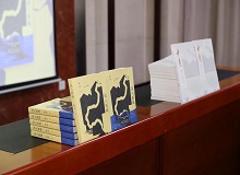 陳河：“文學(xué)騎手”一直在路上長篇小說《誤入孤城》作為陳河經(jīng)驗與想象的最新成果，為讀者展示了一幅描繪清末民初溫州地方文明史的探險地圖。 [詳細]