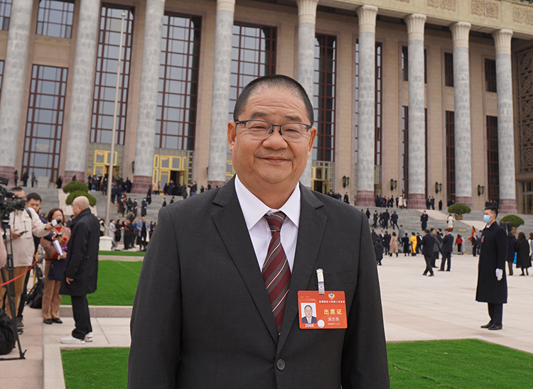 全國(guó)政協(xié)文化文史和學(xué)習(xí)委員會(huì)副主任、澳門文化界聯(lián)合總會(huì)會(huì)長(zhǎng)吳志良委員