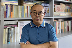 報告文學獎：《幸福的旋律——西藏脫貧交響曲》  作者：吉米平階（藏族）         獲獎感言時代的發(fā)展往往超越作家的經(jīng)驗和想象，在我還挖空心思用自己有限的能力想為所住村莊和遙遠的鄉(xiāng)親做點什么的時候，波瀾壯闊的脫貧攻堅開始了。西藏是全國集中連片貧困程度最深地區(qū)之一，也是脫貧攻堅難度最大，成效最顯著的地方，我有幸作為參與者、親歷者和記錄者，見證了全過程。
