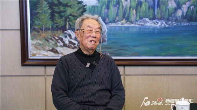 王蒙接受專訪。天山網-新疆日報記者 銀璐攝