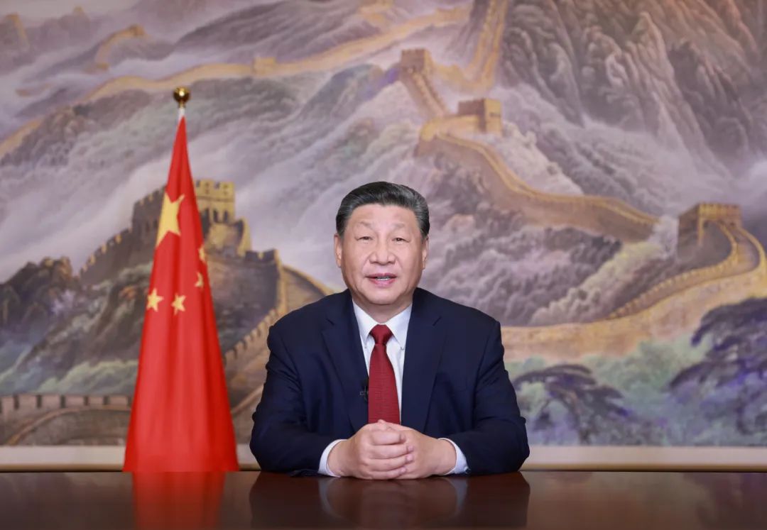 新年前夕，國家主席習(xí)近平通過中央廣播電視總臺和互聯(lián)網(wǎng)，發(fā)表二〇二五年新年賀詞。新華社記者 鞠鵬 攝