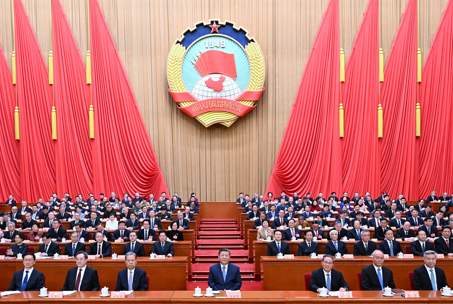 3月4日下午，中國人民政治協商會議第十四屆全國委員會第三次會議在北京人民大會堂開幕。這是習近平、李強、趙樂際、蔡奇、丁薛祥、李希、韓正在主席臺就座。 新華社記者 謝環馳 攝