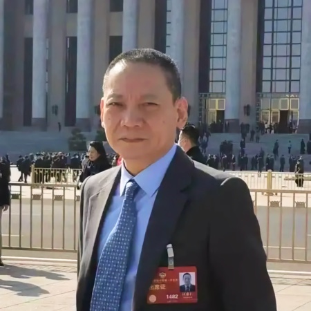汪惠仁系全國政協(xié)委員、民進中央委員、百花文藝出版社總編輯